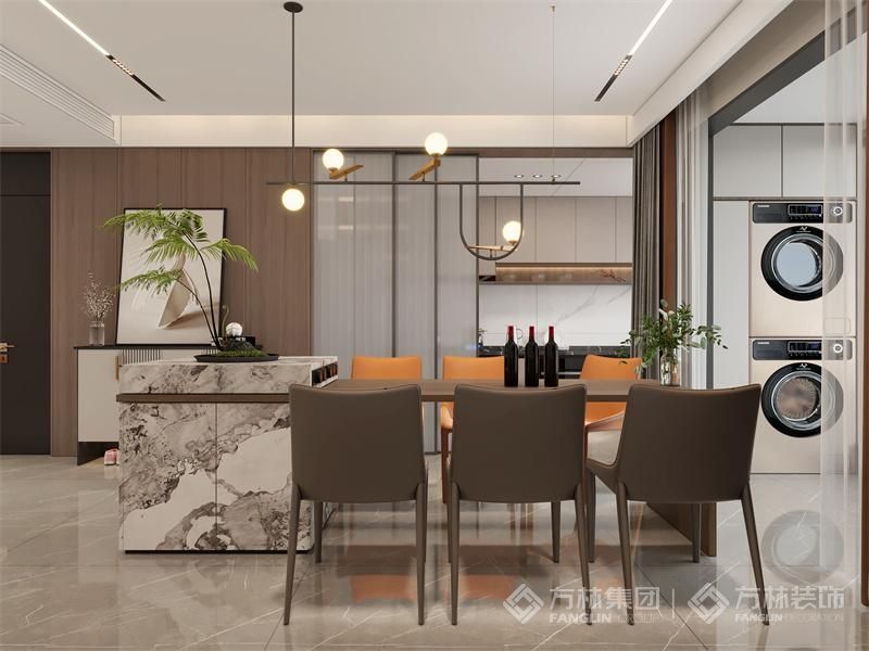 餐厅效果图说明----餐厅跟北阳台相邻，摒弃了传统的餐桌设计，采用了最近比较流行的岛台餐位，中岛上并没有水位的设计，更多偏向造型化装饰，一抹绿植更为空间增加了居住的温馨感。