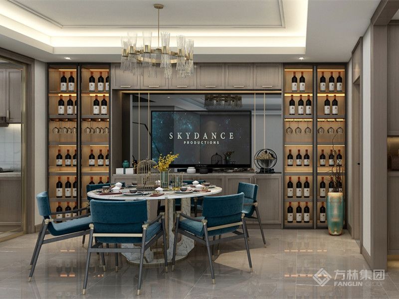 这套新中式风格家装案例，整体上通过对空间的合理规划布局，对材质的选择，对传统中国风元素的应用和对空间色彩的拿捏，都让空间呈现出别样的雅致与舒适感。