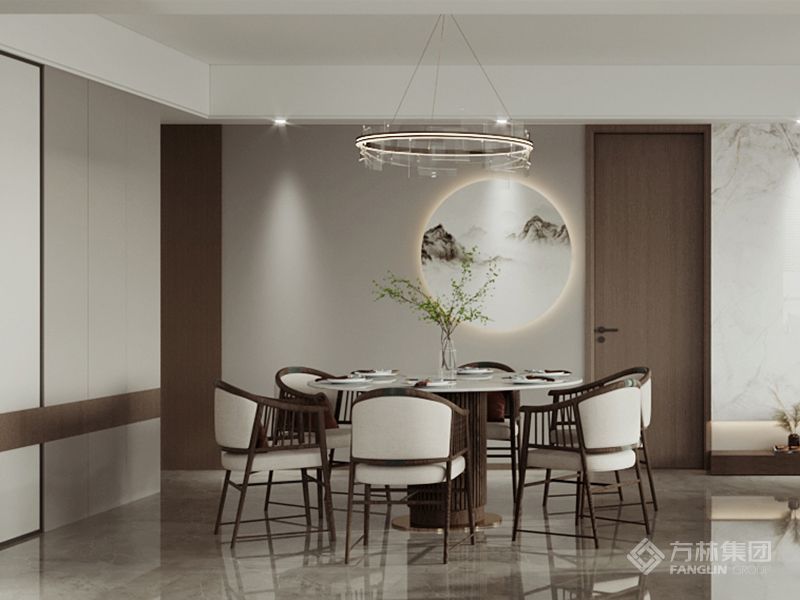 餐厅用圆桌，符合空间的划分，吊灯用简约款让空间不太繁杂