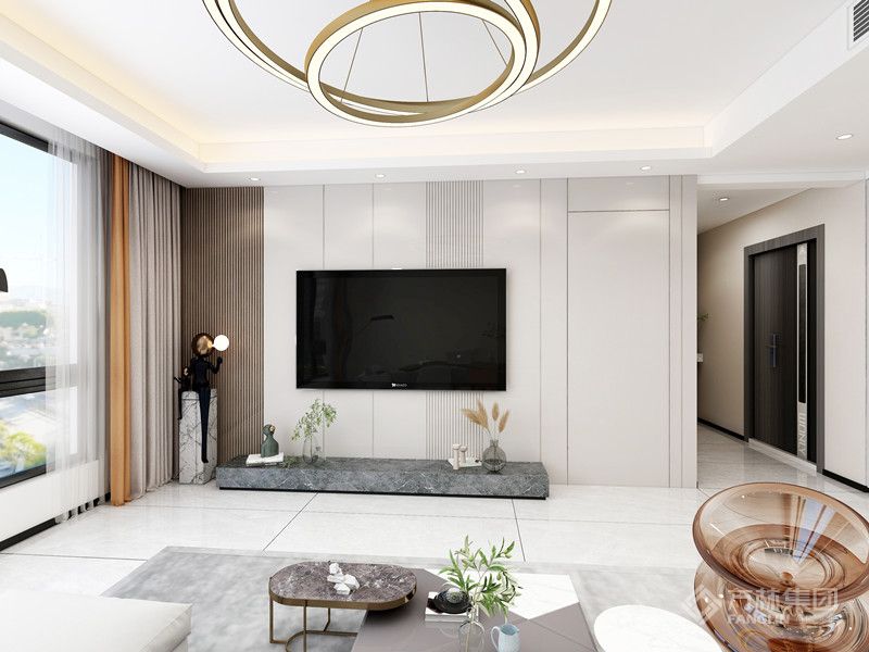 客厅空间的宽度5.7米、空间开扩，光线明亮通透，