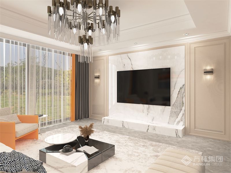 采用石膏纹理吊顶搭配华丽的水晶灯，下方摆放的玻璃桌映着它侧边古典的纹样，与地毯上的纹样相呼应。