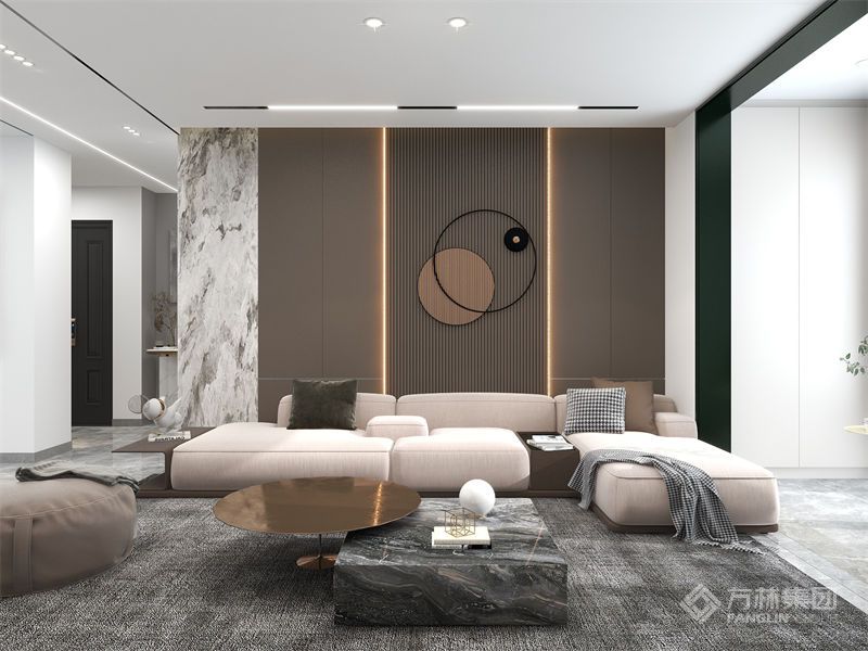 背景墙主要以深色木纹护墙板及白色大理石为主，沙发背景墙再加以特别的线性灯瞬间提升了整个空间的高级性，米色沙发加以整个空间的配饰让客厅凸显时尚气质