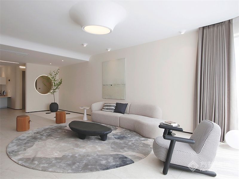 武汉客厅的设计中将部分家具比如传统概念的电视柜 主灯及部分射灯采用“自然生长”的形式 出现在空间中 也给空间增加几分趣味  客厅电视墙以及厨房墙面有四个高低不同的门洞 通过设计为这一整面墙穿上一件“衣