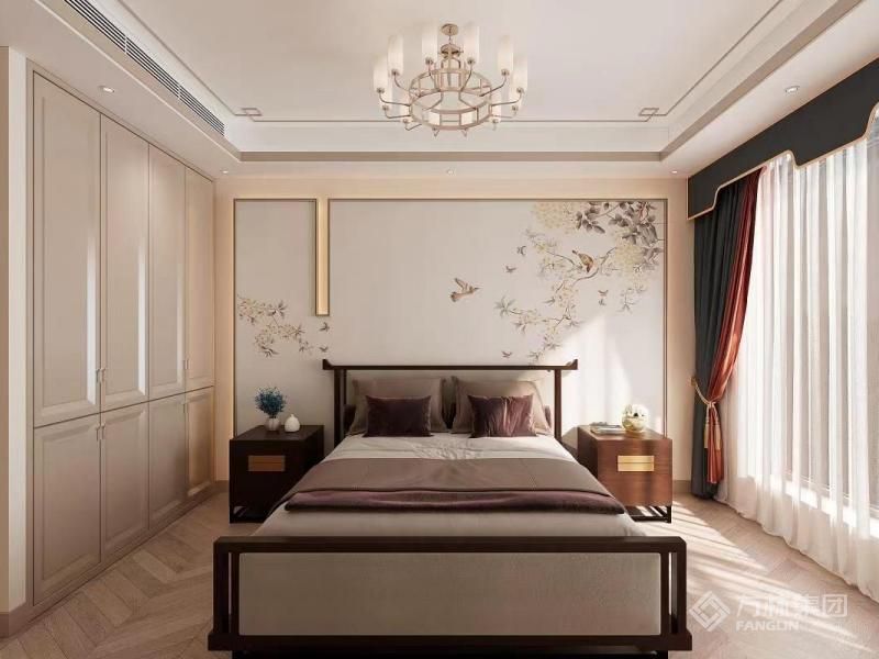 床头背景墙半围合式，对称的设计手法，大气秀丽。饰以梅花，搭配两组古典灯具，新中式卧具，呈现出一个娟秀素雅且文化气息浓郁的空间