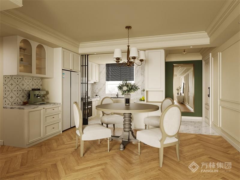 奶油色墙面和法式石膏线装饰搭配，营造出大气优雅的氛围