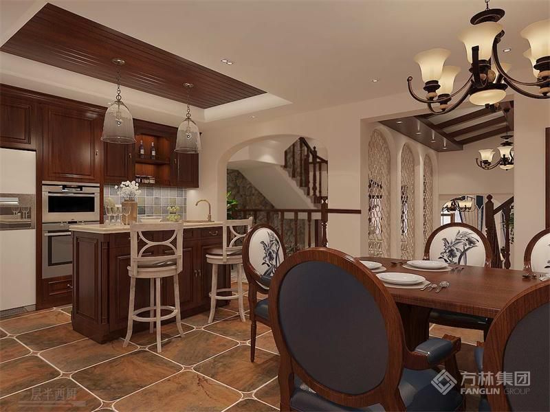 男主人说一家人聚到一起最后的时间就是在餐桌上