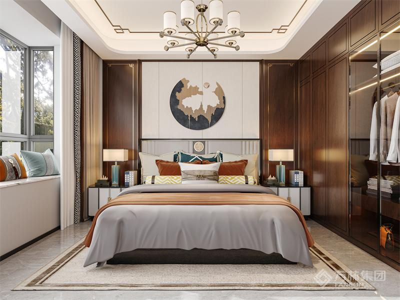 利落线条演绎出黄金比例，疏展纹理悠游于自然元素，清晰而富有韵律，运用体块的重量感与轮廓感，结合平和的视觉构造手法，营造出一个静逸的世界。容纳大面积的自然调性，置入深调所含的修饰笔法，将收纳空间、电器分